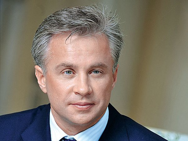 «Король яиц» — советник Порошенко «валит прямо» по тротуарам Киева с кучей вооруженных людей