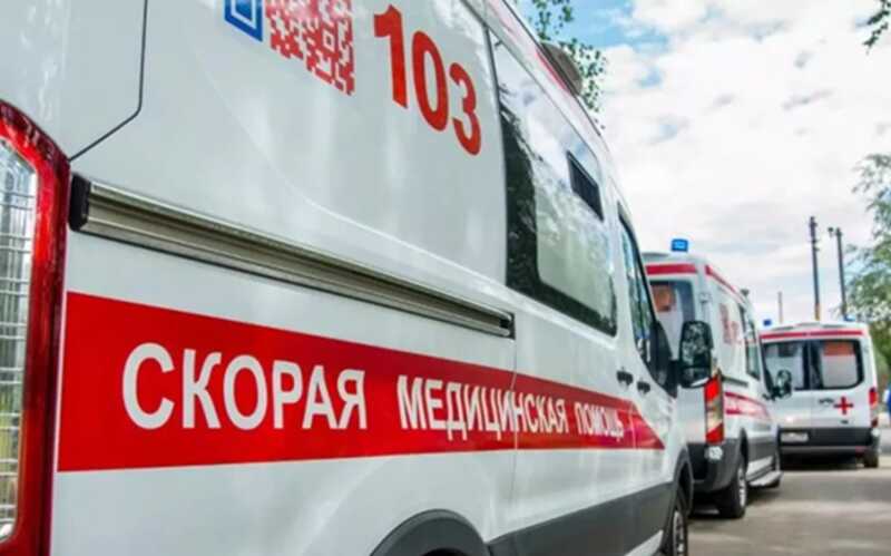 В Калининском районе Петербурга после инцидента с взрывом в ангаре были доставлены в больницу два мужчины